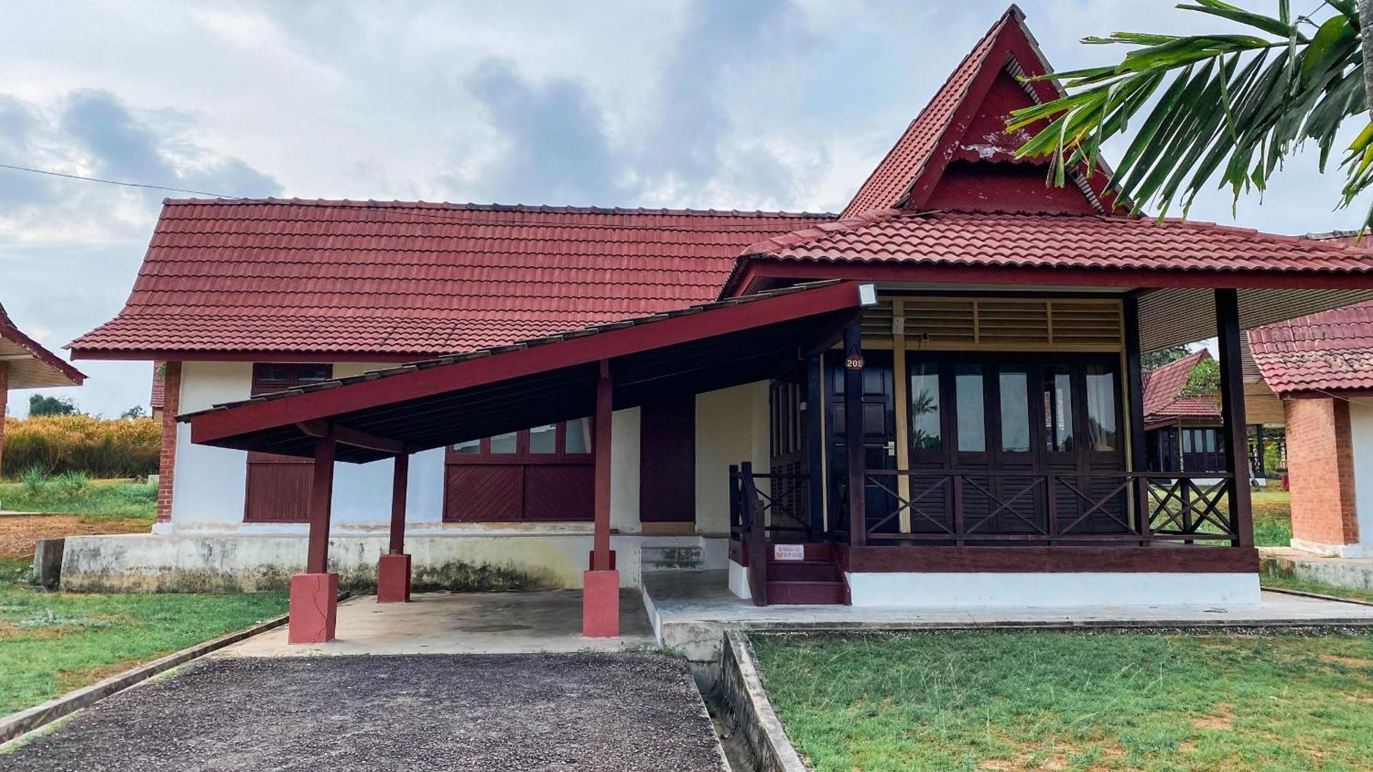 Tempat peranginan Lovita Tanjung Bidara 4*