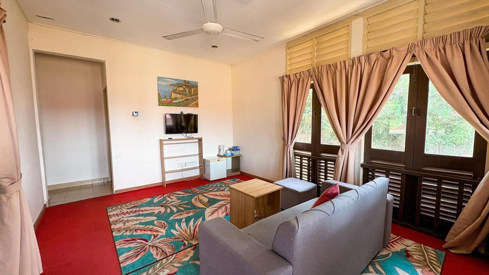 Tempat peranginan Lovita Tanjung Bidara 4*