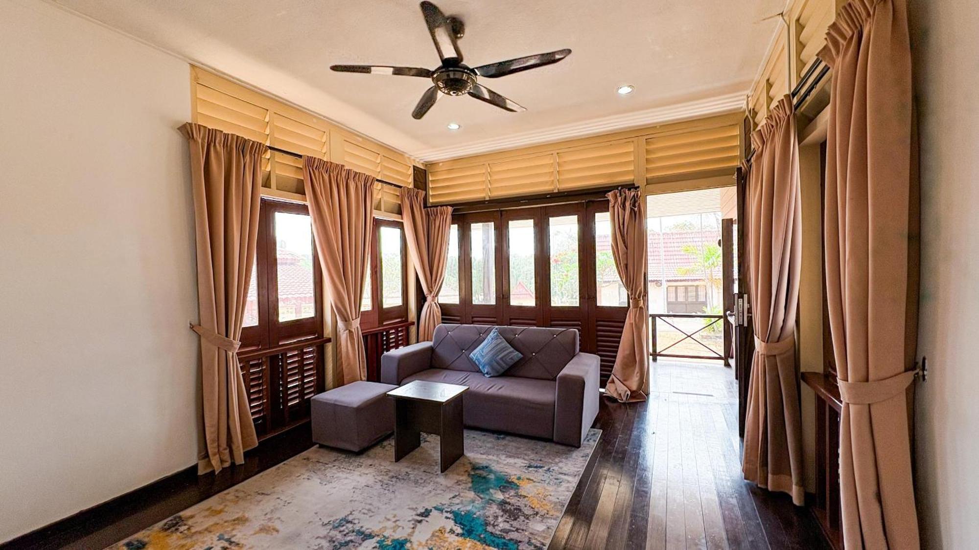 Tempat peranginan Lovita Tanjung Bidara 4*